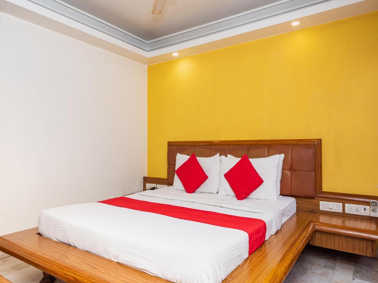 Hotel Balwas Surat Exterior foto