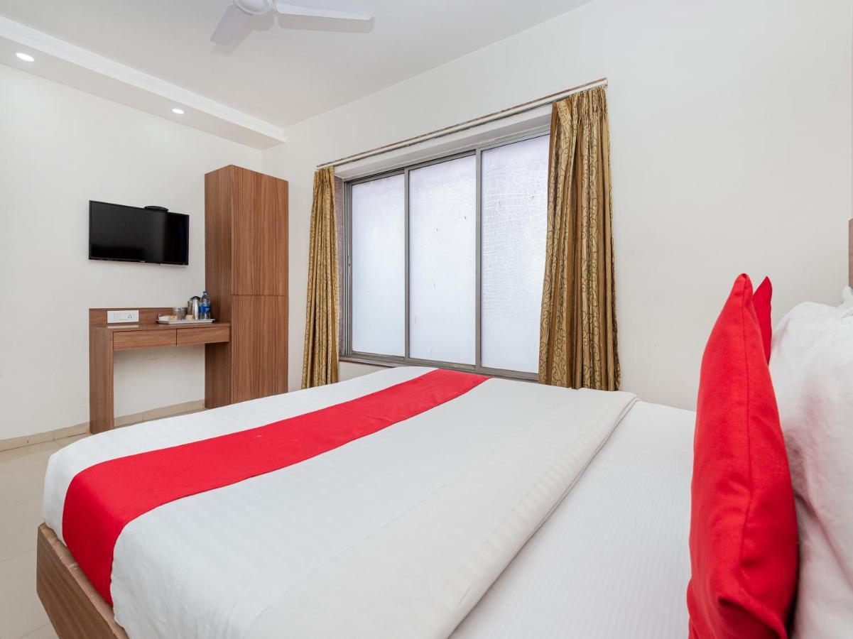 Hotel Balwas Surat Exterior foto