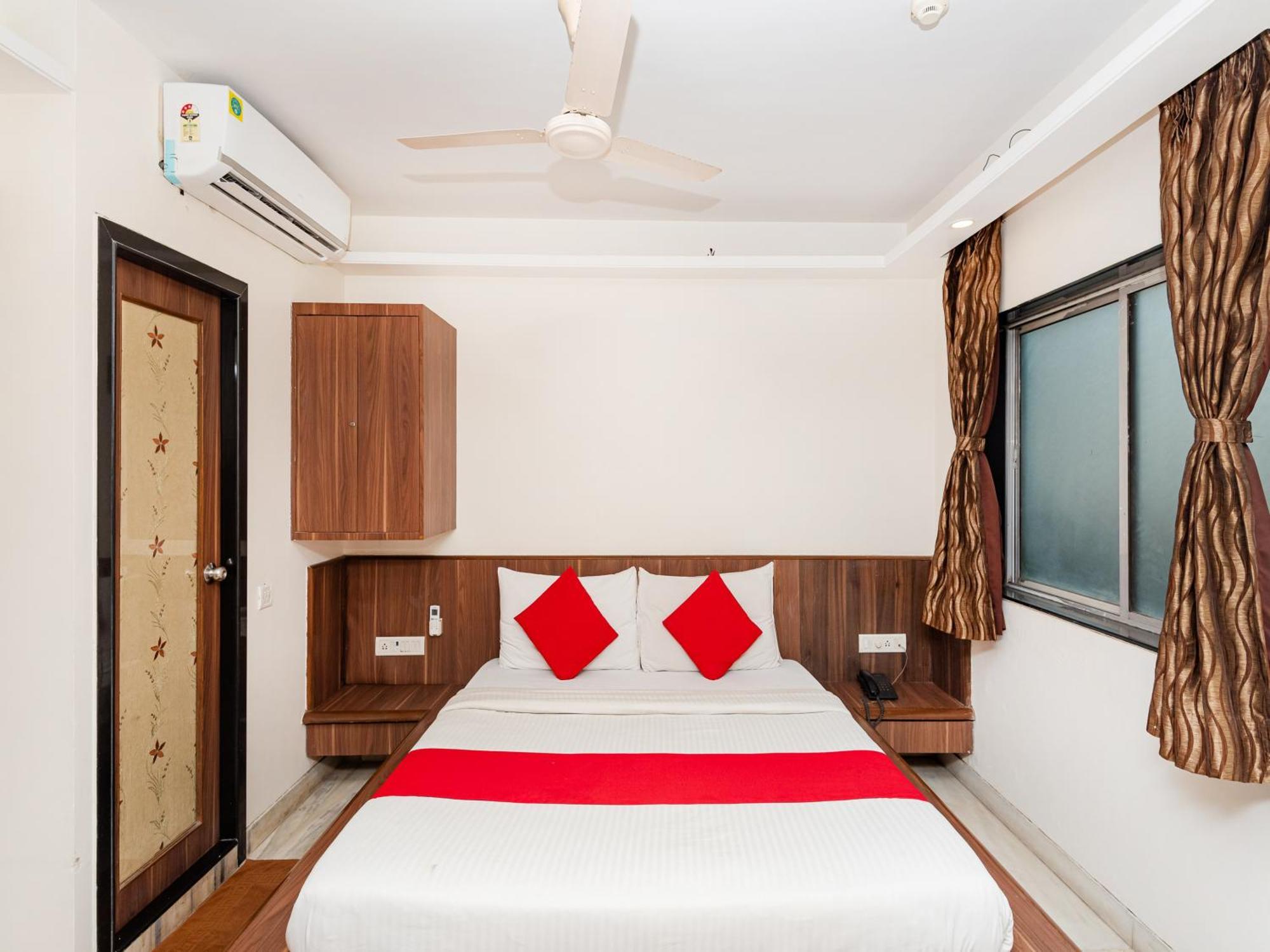 Hotel Balwas Surat Exterior foto